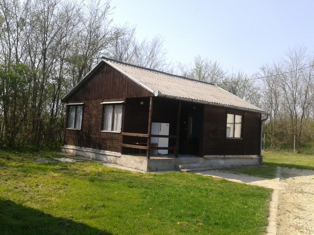 Sakaltanya Soeroezo- Borozo Pihenohaz Venek Bagian luar foto