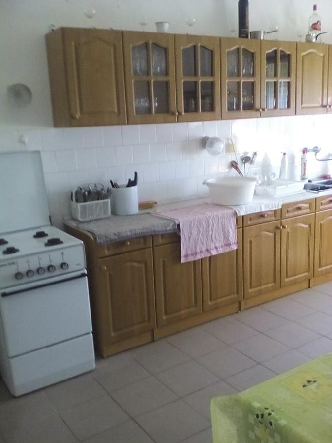 Sakaltanya Soeroezo- Borozo Pihenohaz Venek Bagian luar foto